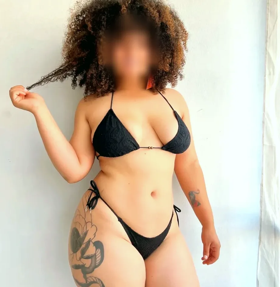 Amina, 30
