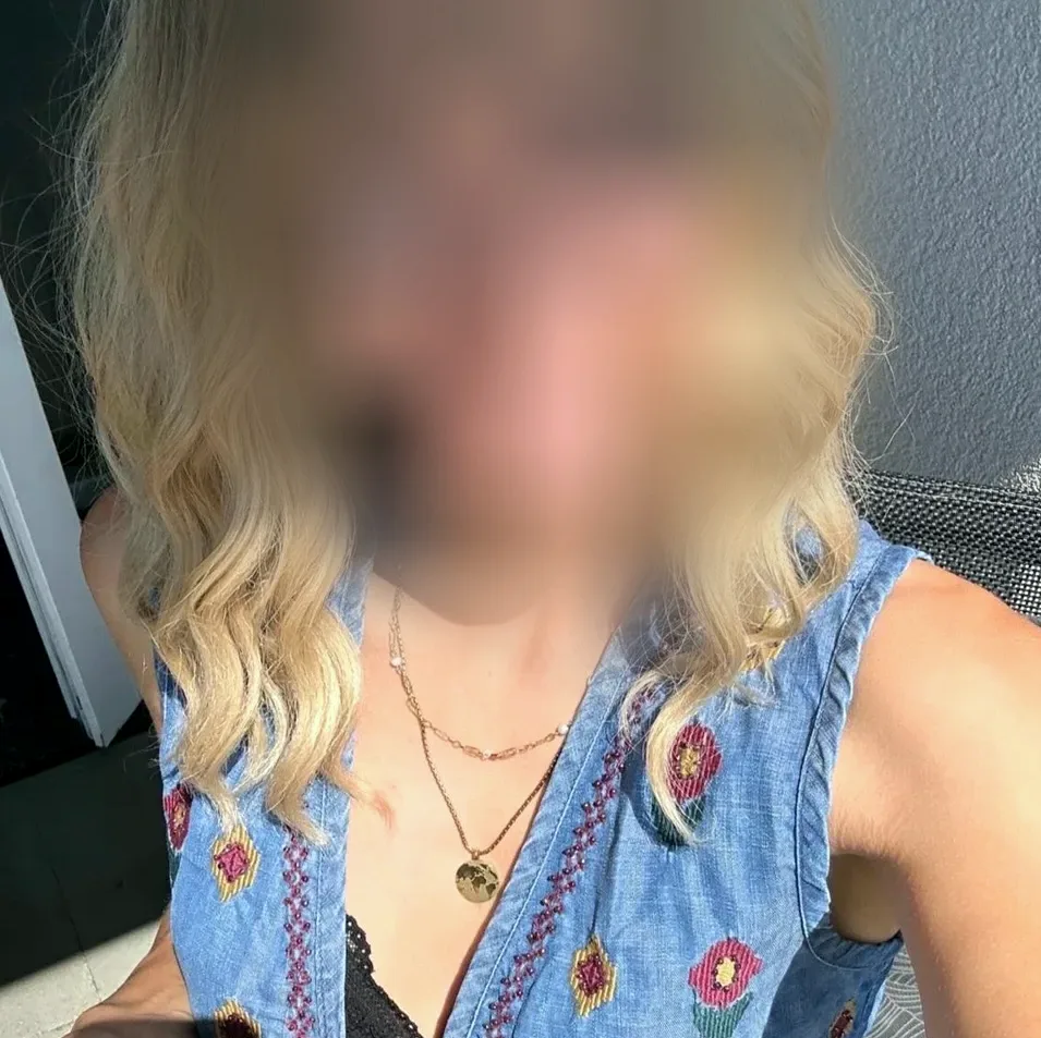 Amina, 26