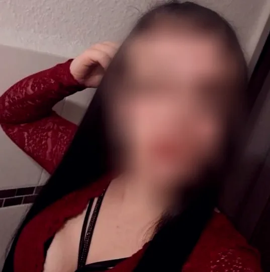 Claudia, 24