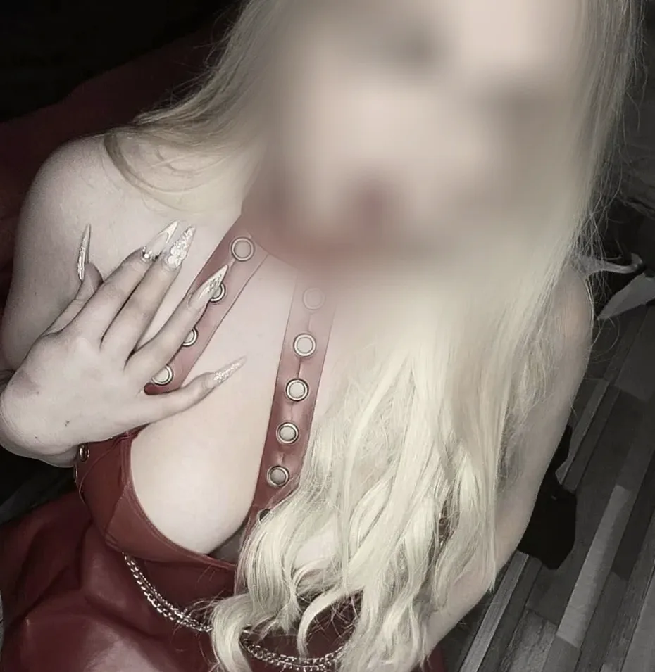 Corinna, 29