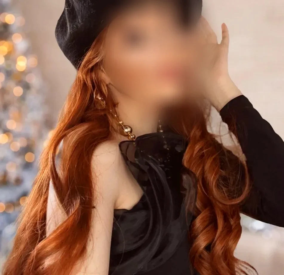 Eva, 27