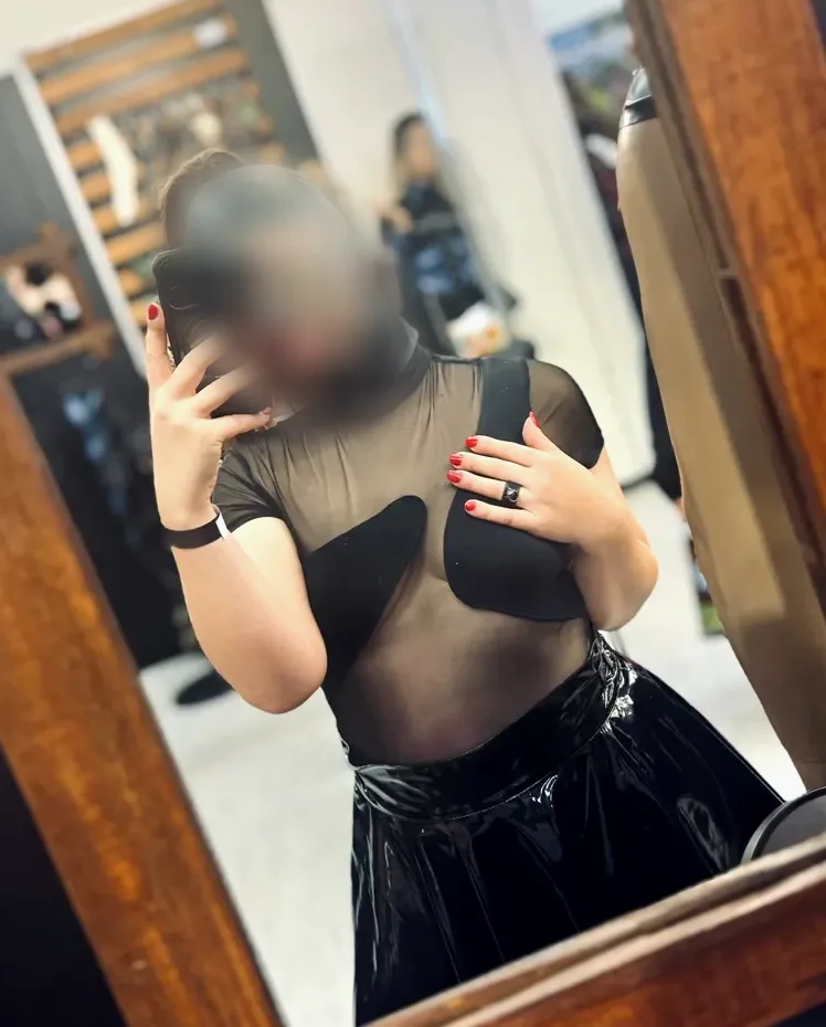 Melanie, 29