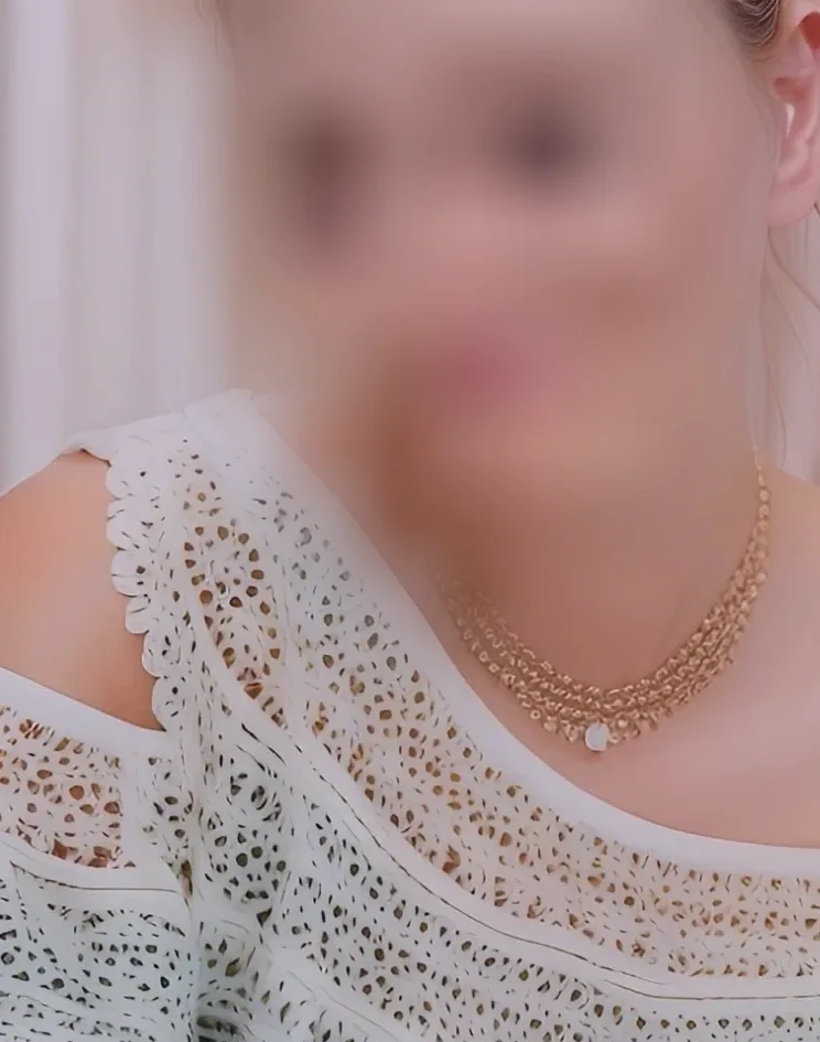 Nadine, 21